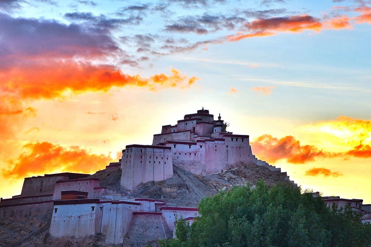 Gyantse Dzong Castle | Photo by Liu Bin